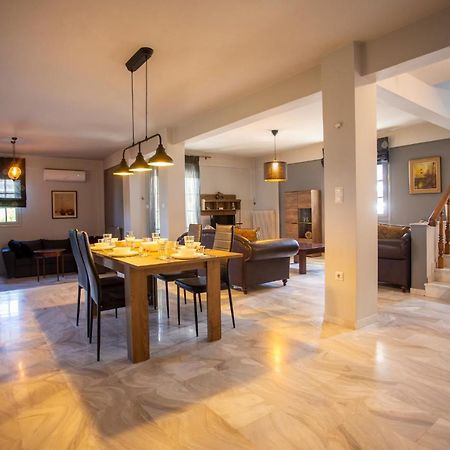 Τraditional Fully Detached Villa On A Luxurious Hillock Of Thessaloniki With Its Own Garden Also For Family & Wedding Gatherings For 10 To 25 People Only 15 Minutes From Airport Экстерьер фото