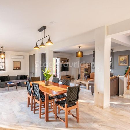 Τraditional Fully Detached Villa On A Luxurious Hillock Of Thessaloniki With Its Own Garden Also For Family & Wedding Gatherings For 10 To 25 People Only 15 Minutes From Airport Экстерьер фото