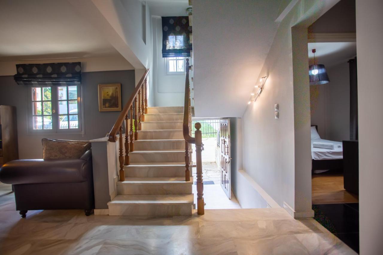 Τraditional Fully Detached Villa On A Luxurious Hillock Of Thessaloniki With Its Own Garden Also For Family & Wedding Gatherings For 10 To 25 People Only 15 Minutes From Airport Экстерьер фото