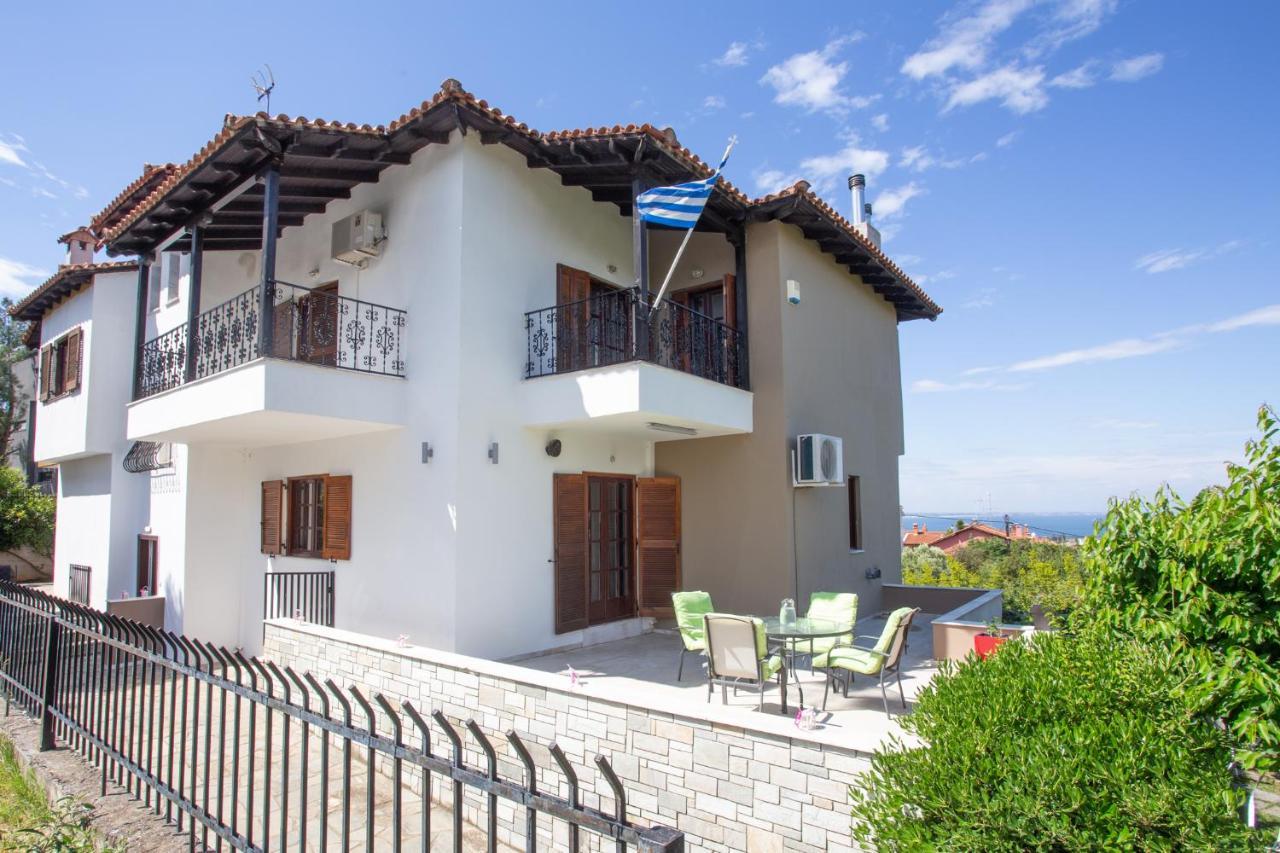 Τraditional Fully Detached Villa On A Luxurious Hillock Of Thessaloniki With Its Own Garden Also For Family & Wedding Gatherings For 10 To 25 People Only 15 Minutes From Airport Экстерьер фото