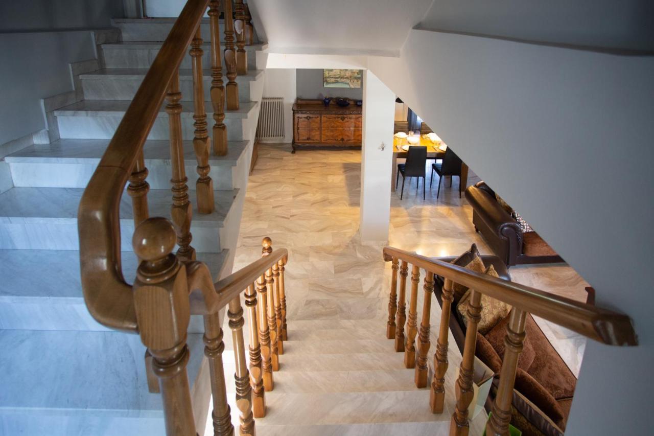 Τraditional Fully Detached Villa On A Luxurious Hillock Of Thessaloniki With Its Own Garden Also For Family & Wedding Gatherings For 10 To 25 People Only 15 Minutes From Airport Экстерьер фото
