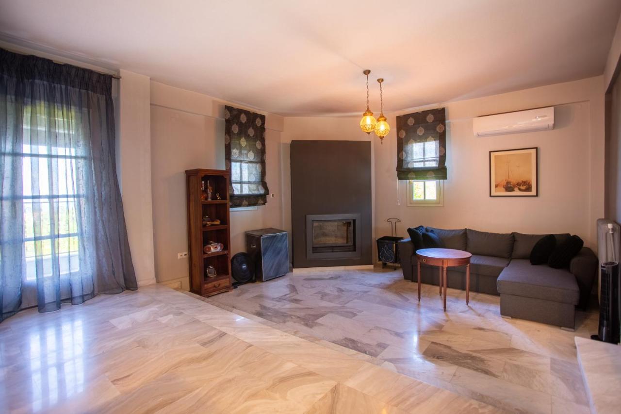 Τraditional Fully Detached Villa On A Luxurious Hillock Of Thessaloniki With Its Own Garden Also For Family & Wedding Gatherings For 10 To 25 People Only 15 Minutes From Airport Экстерьер фото