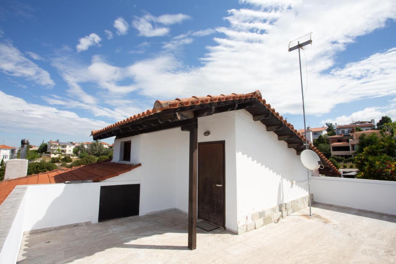 Τraditional Fully Detached Villa On A Luxurious Hillock Of Thessaloniki With Its Own Garden Also For Family & Wedding Gatherings For 10 To 25 People Only 15 Minutes From Airport Экстерьер фото