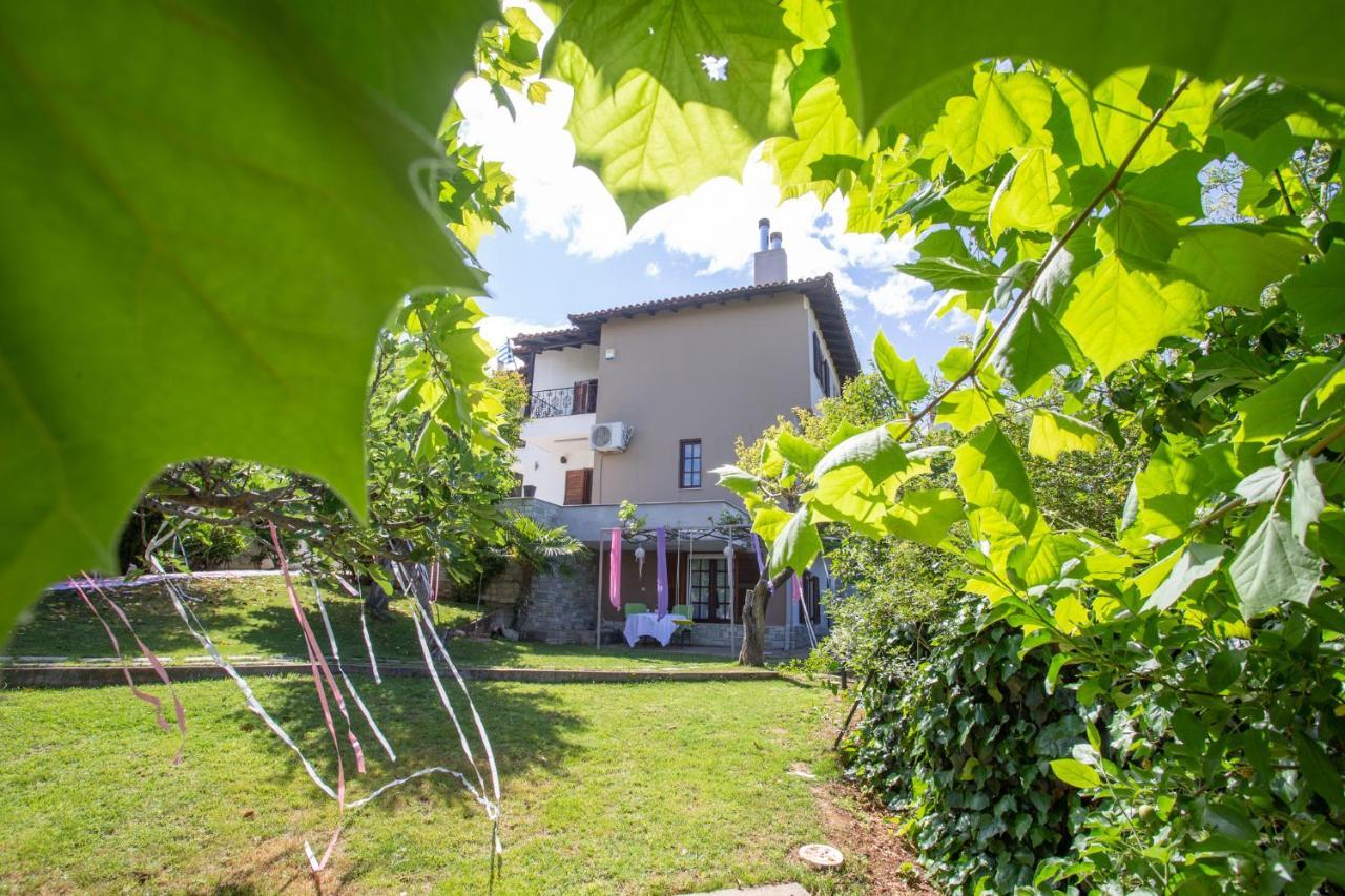 Τraditional Fully Detached Villa On A Luxurious Hillock Of Thessaloniki With Its Own Garden Also For Family & Wedding Gatherings For 10 To 25 People Only 15 Minutes From Airport Экстерьер фото