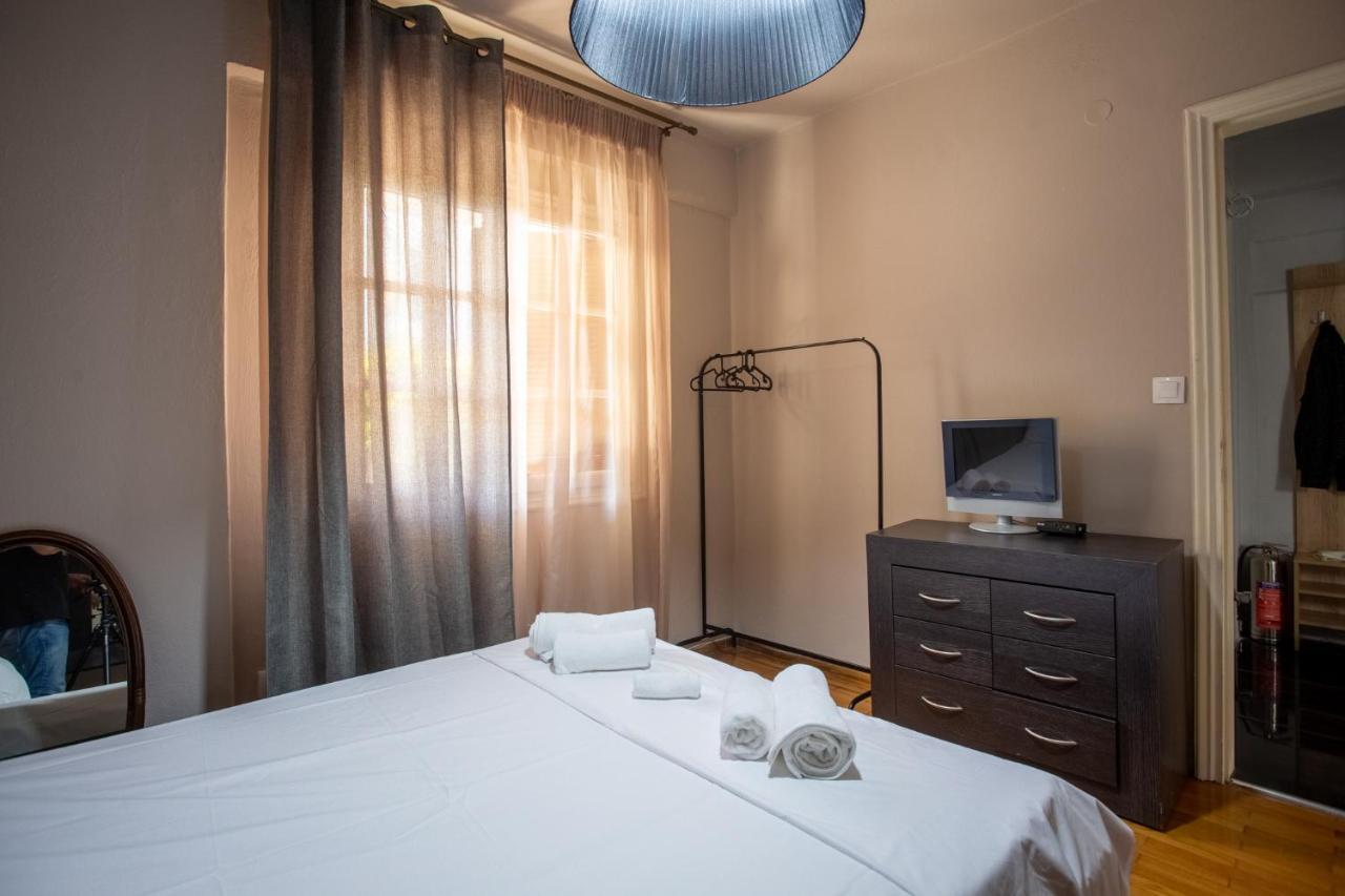 Τraditional Fully Detached Villa On A Luxurious Hillock Of Thessaloniki With Its Own Garden Also For Family & Wedding Gatherings For 10 To 25 People Only 15 Minutes From Airport Экстерьер фото