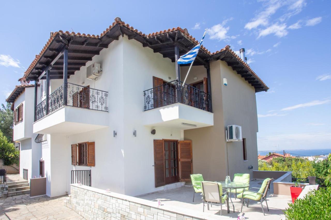 Τraditional Fully Detached Villa On A Luxurious Hillock Of Thessaloniki With Its Own Garden Also For Family & Wedding Gatherings For 10 To 25 People Only 15 Minutes From Airport Экстерьер фото