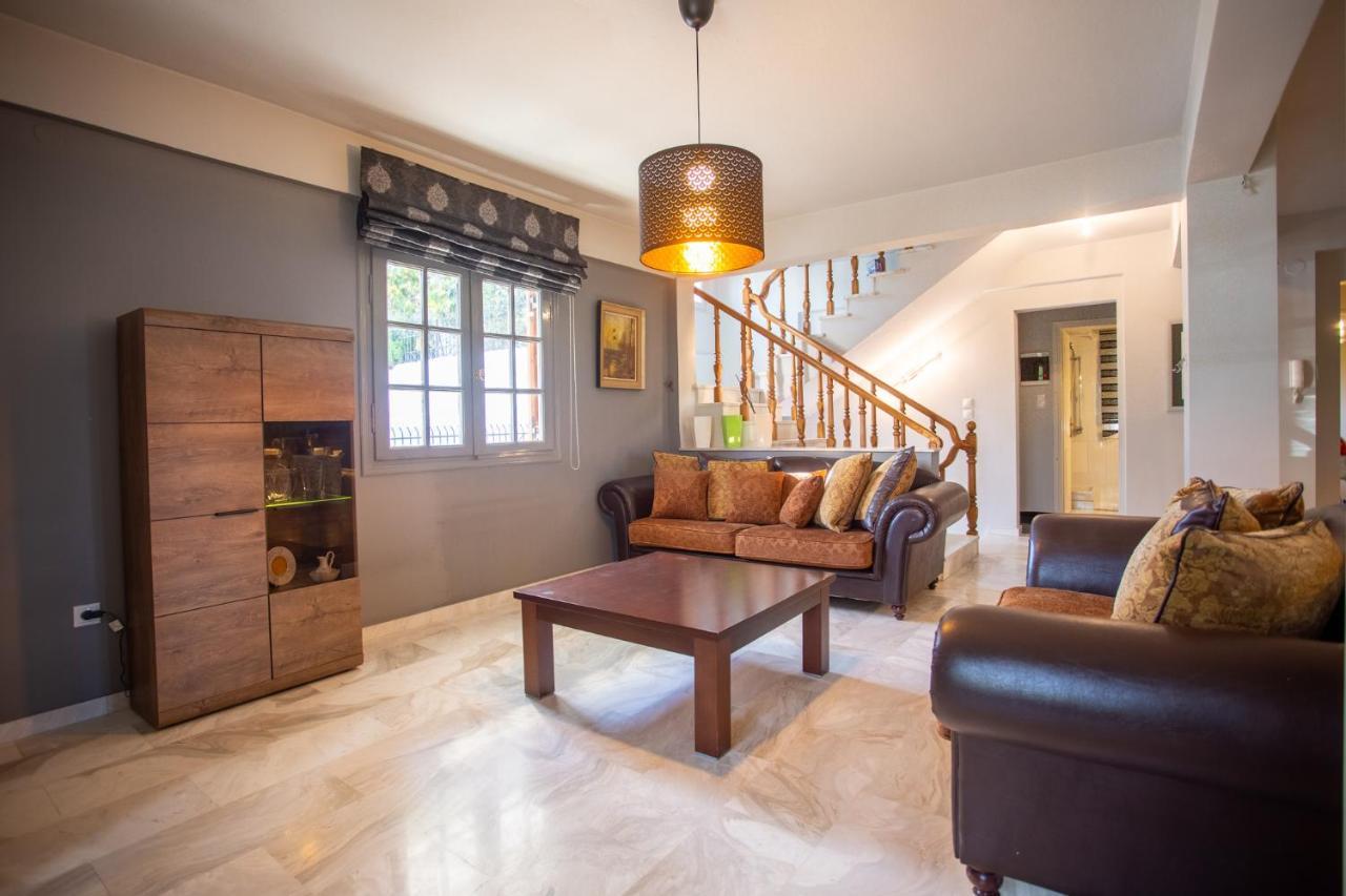 Τraditional Fully Detached Villa On A Luxurious Hillock Of Thessaloniki With Its Own Garden Also For Family & Wedding Gatherings For 10 To 25 People Only 15 Minutes From Airport Экстерьер фото