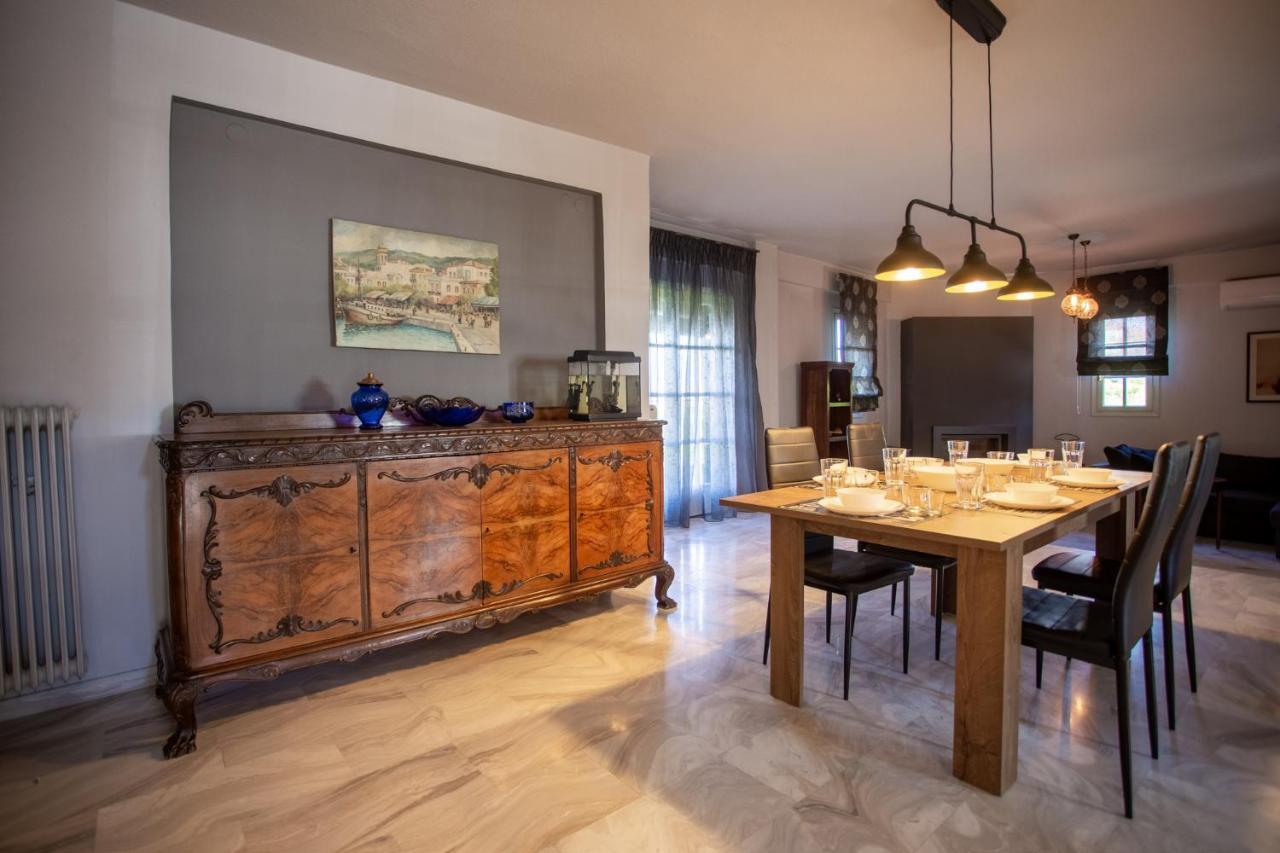 Τraditional Fully Detached Villa On A Luxurious Hillock Of Thessaloniki With Its Own Garden Also For Family & Wedding Gatherings For 10 To 25 People Only 15 Minutes From Airport Экстерьер фото