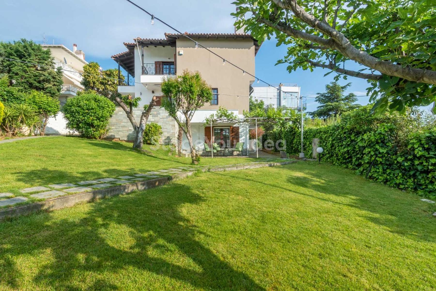 Τraditional Fully Detached Villa On A Luxurious Hillock Of Thessaloniki With Its Own Garden Also For Family & Wedding Gatherings For 10 To 25 People Only 15 Minutes From Airport Экстерьер фото